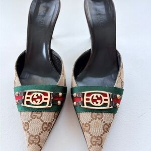 Gucci Women's Beige and Green Pointed Mules